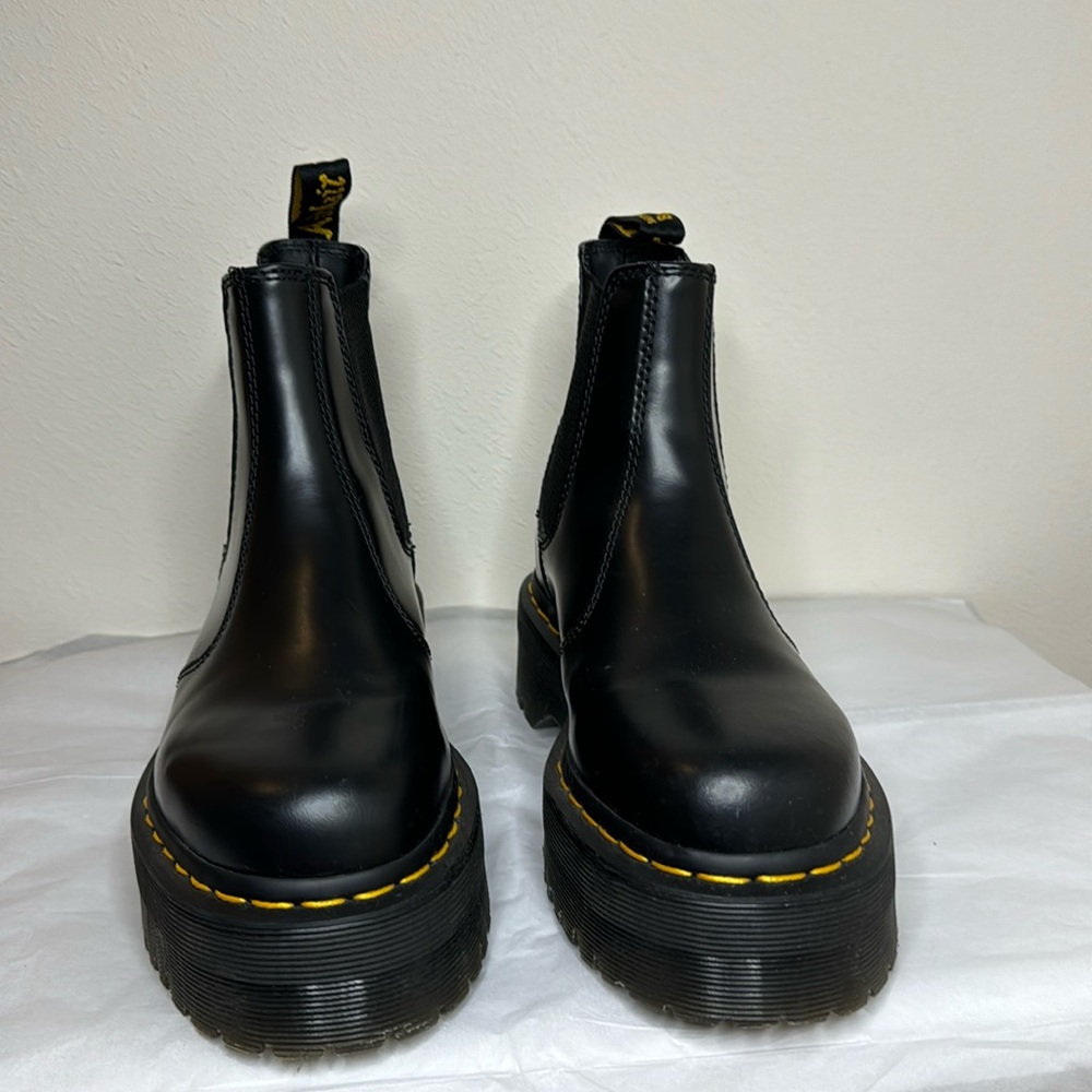 Dr. Martens, 2976
Smooth Leather
Platform Chelsea boot